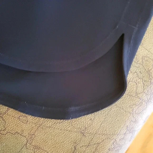 LULULEMON  On The Fly Skirt, black, size 6 - Picture 4 of 6